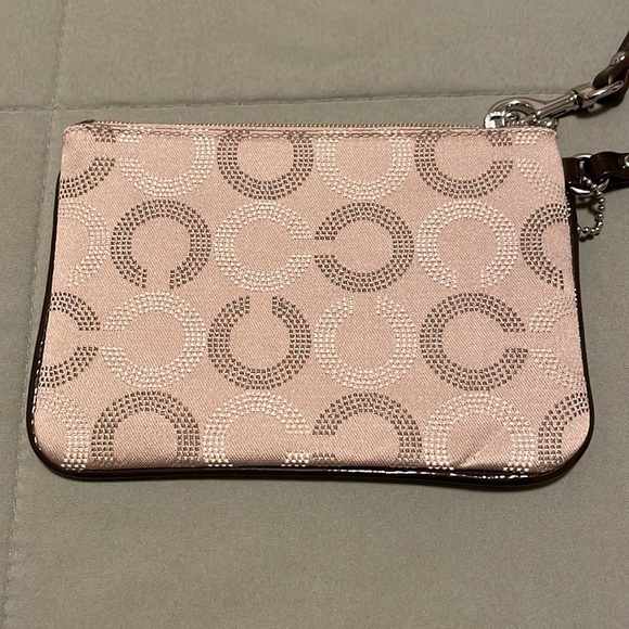 Coach wristlet Excellent used condition - Picture 4 of 6